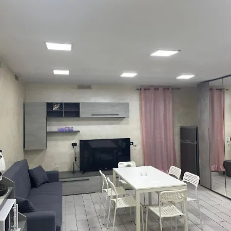 Rosy House Apartment *